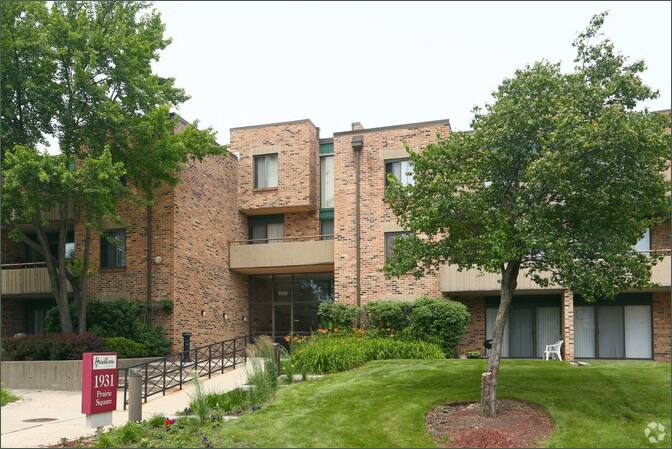 Hawthorn Estates Condominiums Rentals