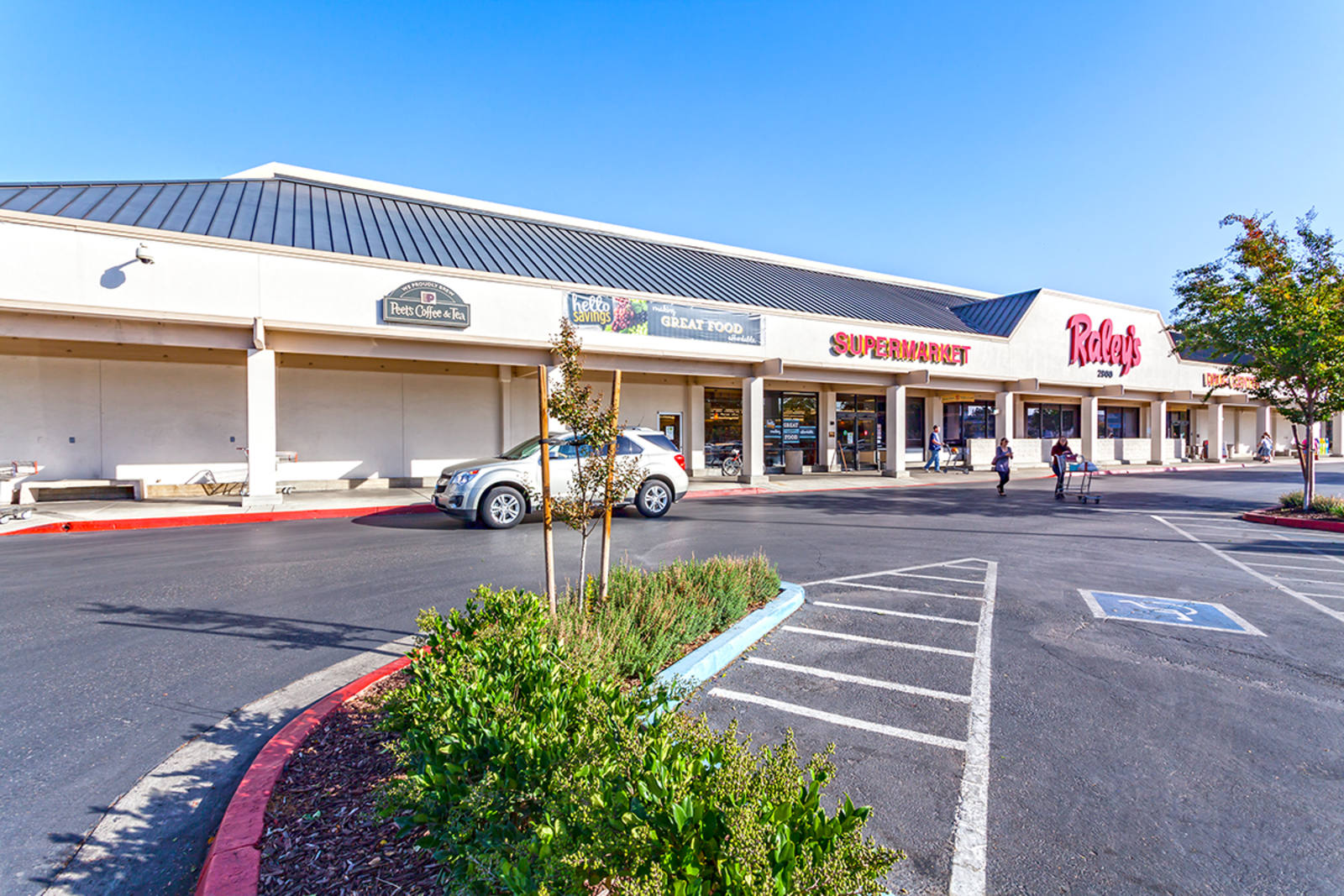 For Lease Restaurant & Retail Opportunity in the El Paseo Shopping