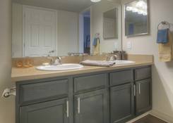 
                                	        Silver Reef Apartments
                                    