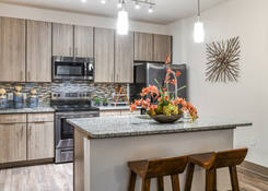 
                                	        Centre Pointe Apartments
                                    
